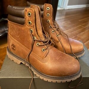 NWOT Timberland Womens Tan Leather Boots